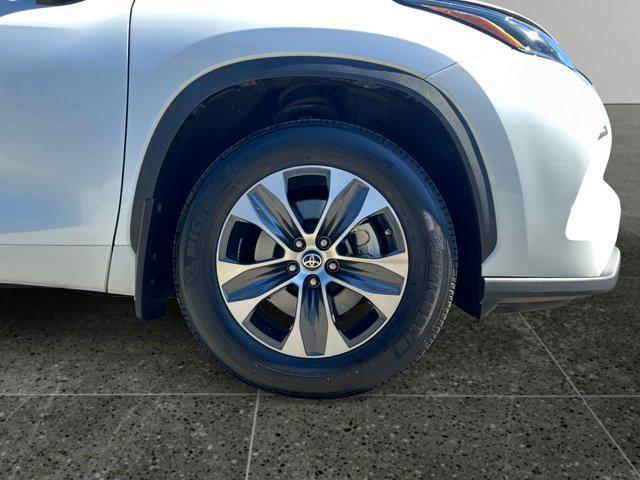 used 2022 Toyota Highlander car, priced at $41,999