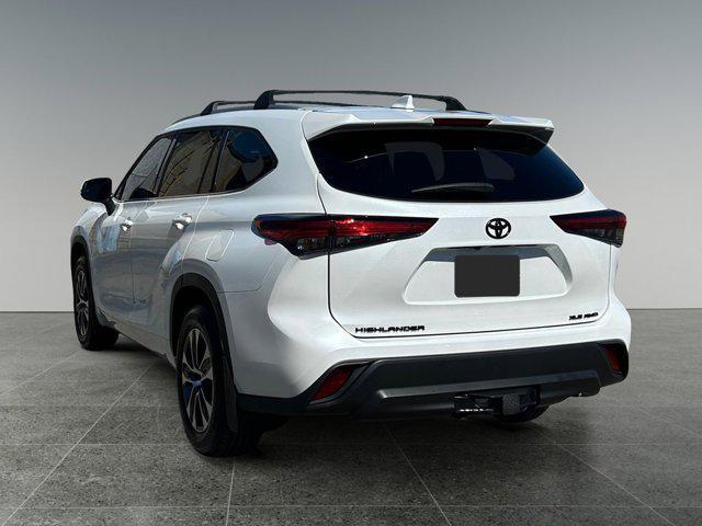 used 2022 Toyota Highlander car, priced at $41,999