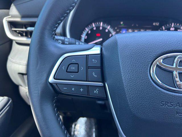 used 2022 Toyota Highlander car, priced at $41,999