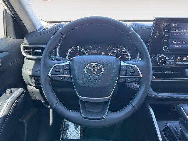 used 2022 Toyota Highlander car, priced at $41,999