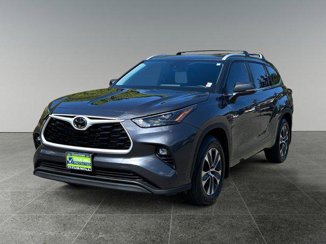used 2024 Toyota Highlander car, priced at $49,999