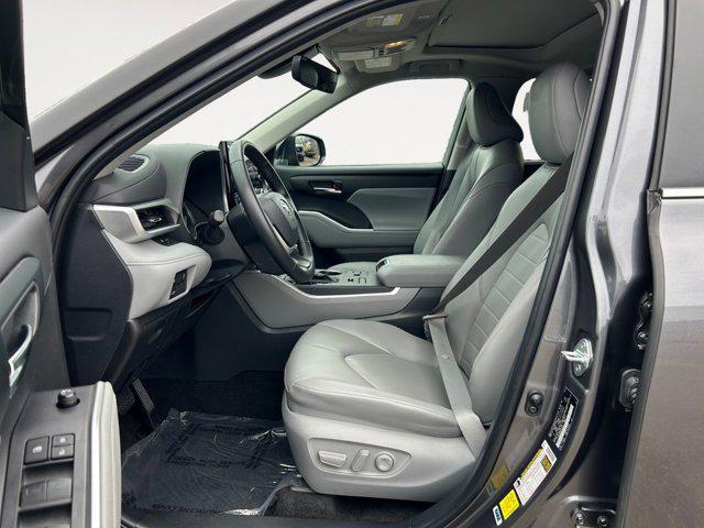 used 2024 Toyota Highlander car, priced at $46,997