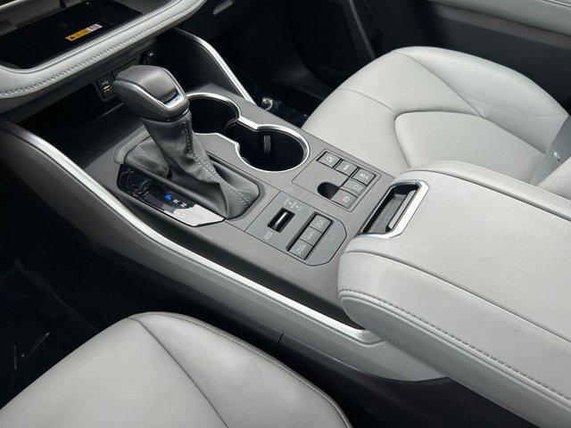 used 2024 Toyota Highlander car, priced at $46,997