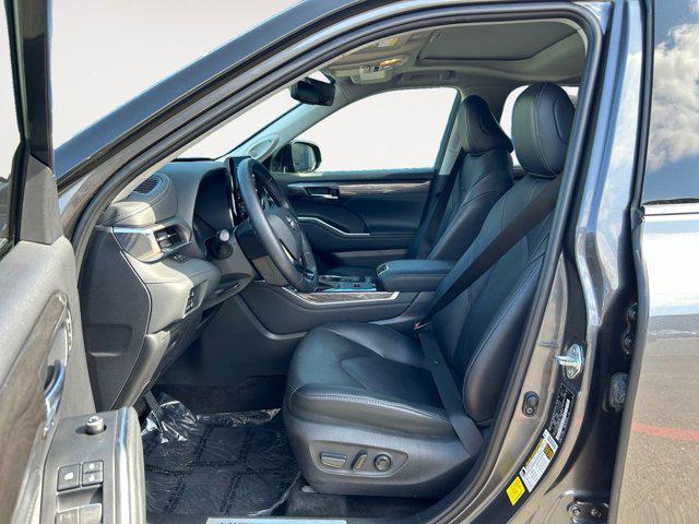 used 2021 Toyota Highlander Hybrid car, priced at $45,424