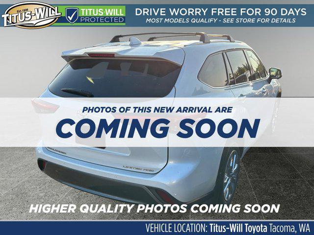 used 2022 Toyota Highlander car, priced at $38,999
