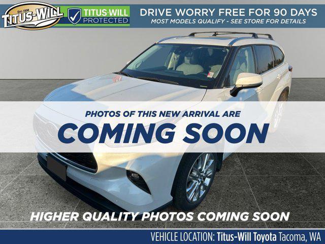 used 2022 Toyota Highlander car, priced at $38,999