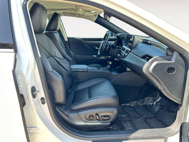 used 2022 Lexus ES 300h car, priced at $41,999