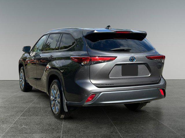 used 2022 Toyota Highlander Hybrid car, priced at $46,987