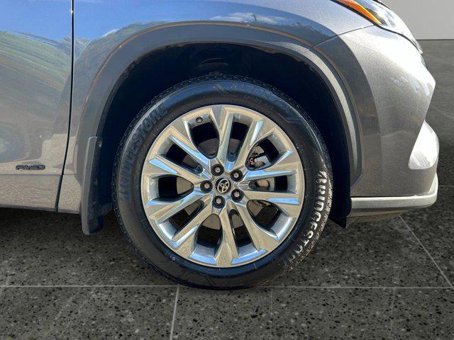 used 2022 Toyota Highlander Hybrid car, priced at $46,987