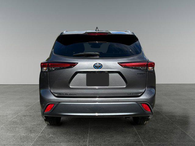 used 2022 Toyota Highlander Hybrid car, priced at $46,987