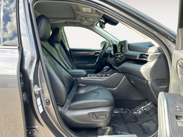 used 2022 Toyota Highlander Hybrid car, priced at $46,987
