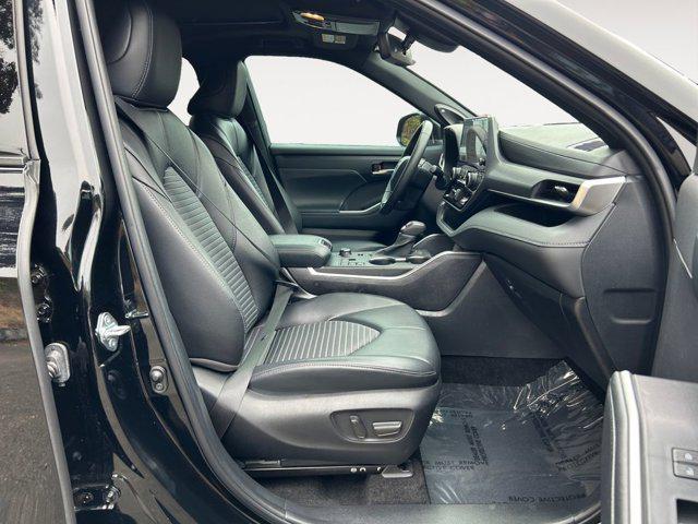 used 2024 Toyota Highlander car, priced at $47,999