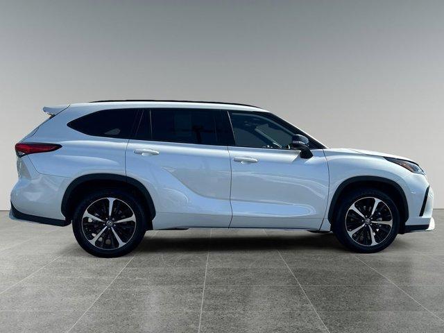 used 2021 Toyota Highlander car, priced at $41,888