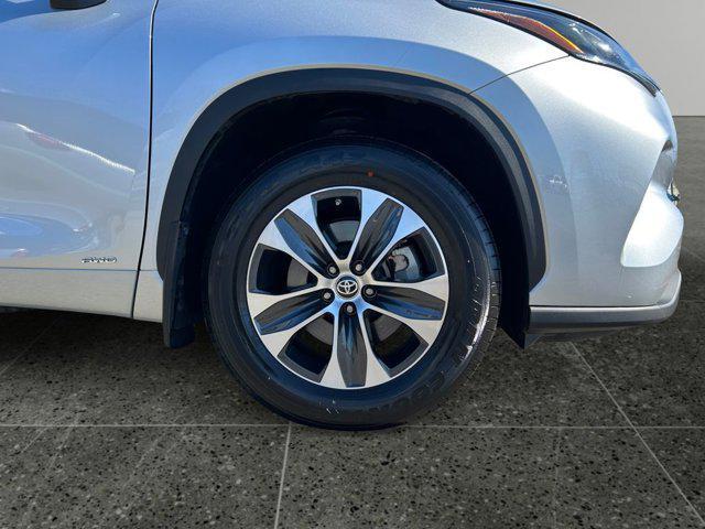used 2022 Toyota Highlander Hybrid car, priced at $42,985