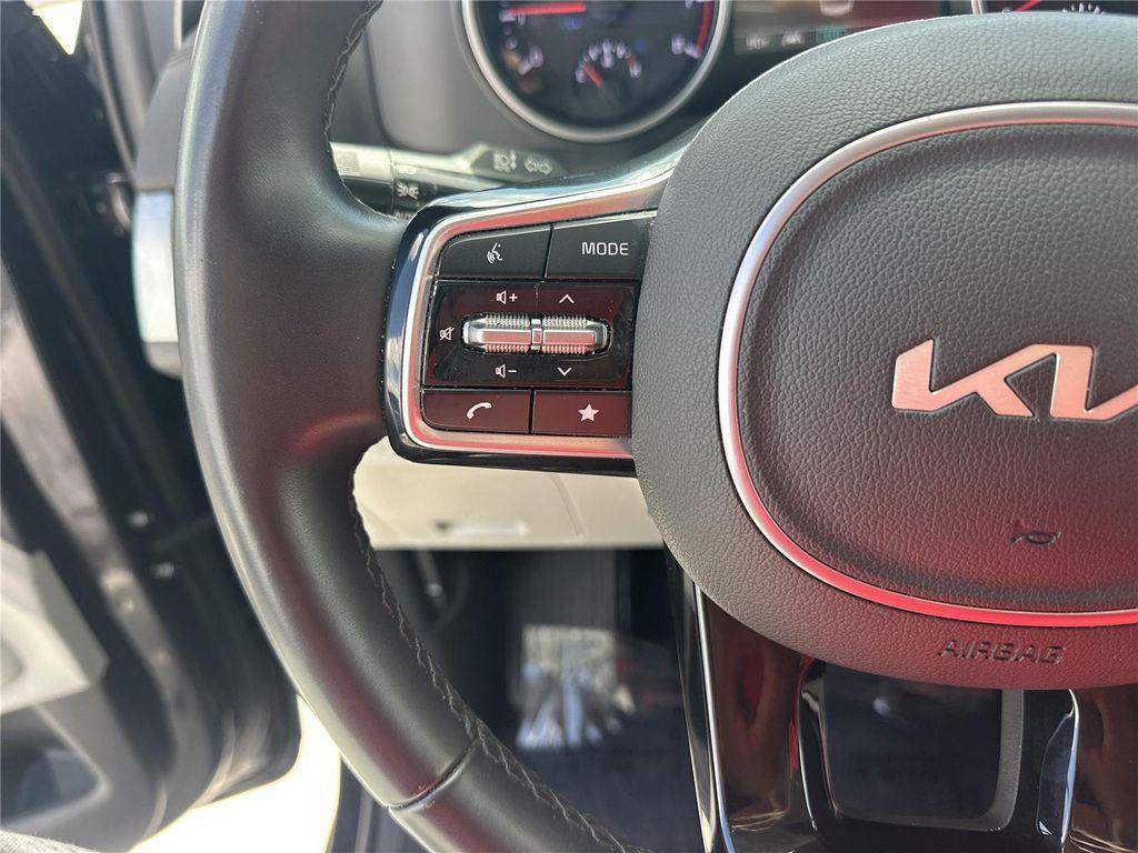 used 2024 Kia Carnival car, priced at $27,690