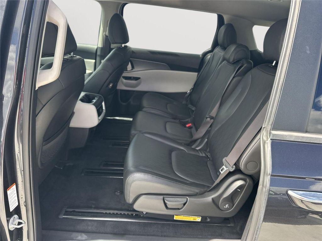 used 2024 Kia Carnival car, priced at $27,690