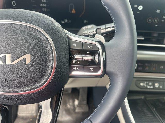 new 2025 Kia Carnival Hybrid car, priced at $51,931