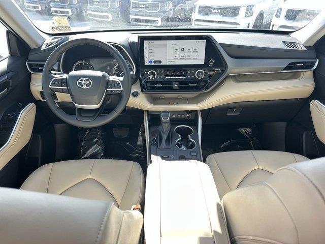 used 2024 Toyota Highlander car, priced at $40,985