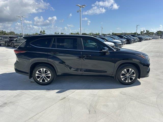 used 2024 Toyota Highlander car, priced at $40,985