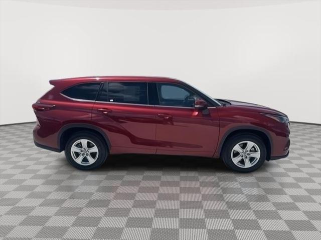 used 2022 Toyota Highlander car, priced at $29,160