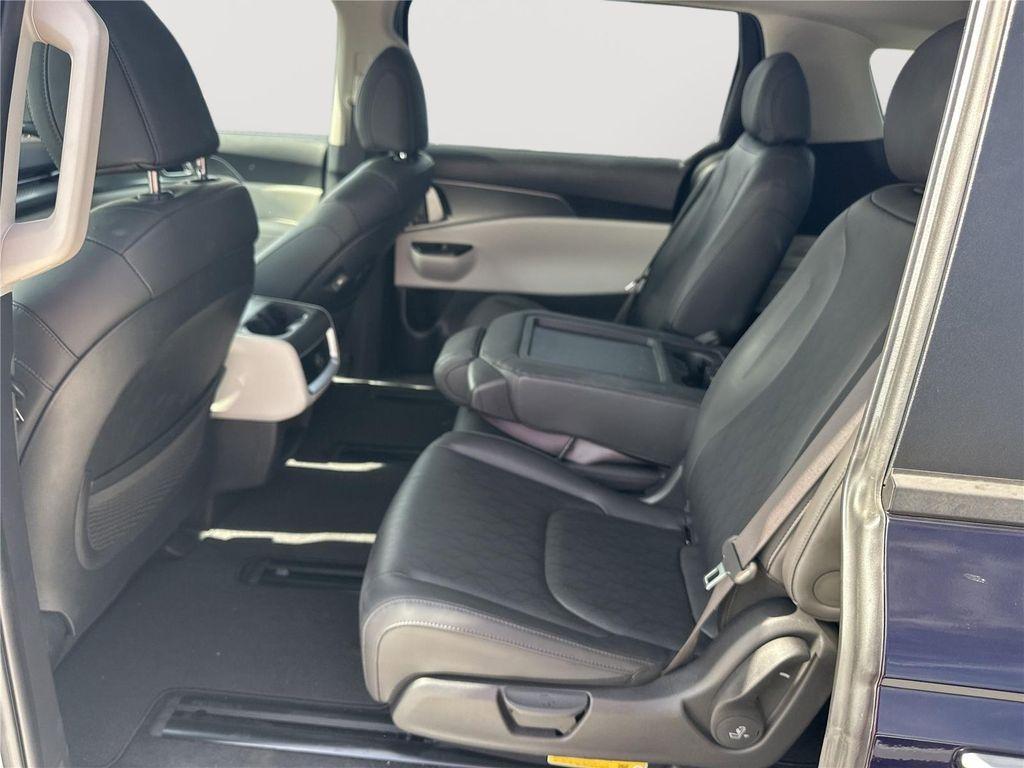 used 2024 Kia Carnival car, priced at $30,150