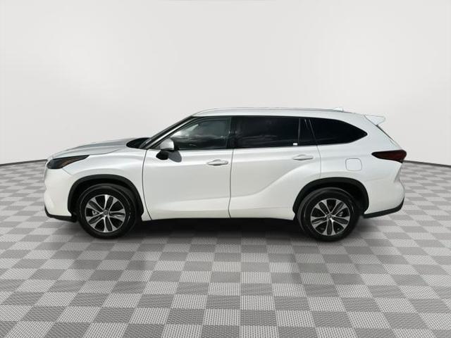 used 2022 Toyota Highlander car, priced at $30,974