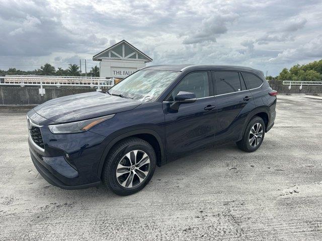 used 2022 Toyota Highlander Hybrid car, priced at $35,800