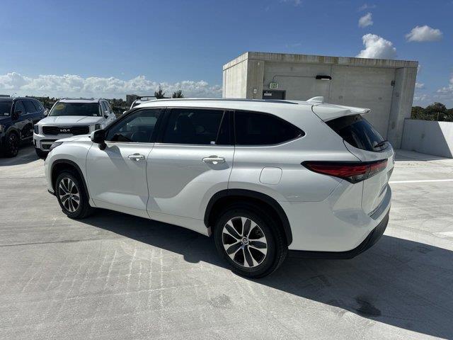 used 2021 Toyota Highlander car, priced at $28,687