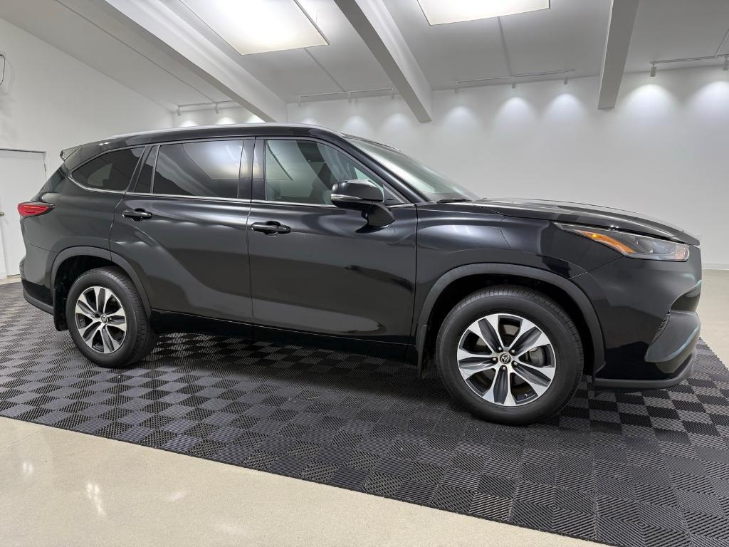 used 2022 Toyota Highlander car, priced at $38,480