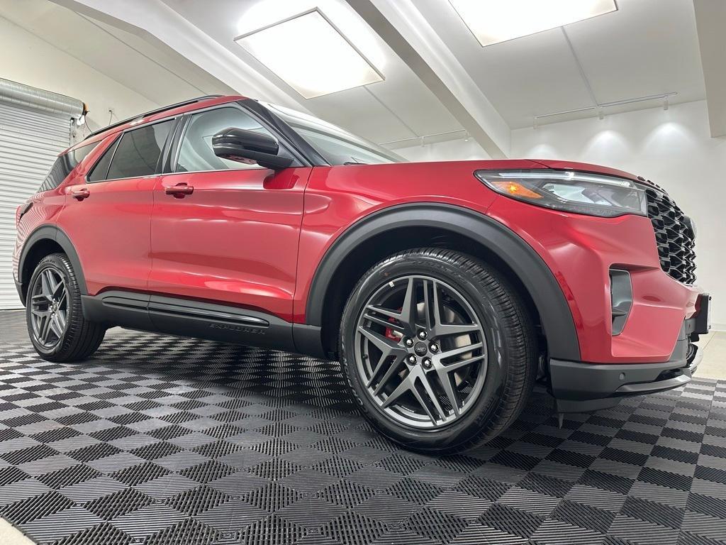 new 2025 Ford Explorer car, priced at $61,725