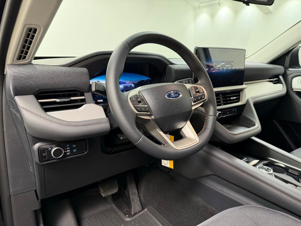 new 2025 Ford Explorer car, priced at $39,279