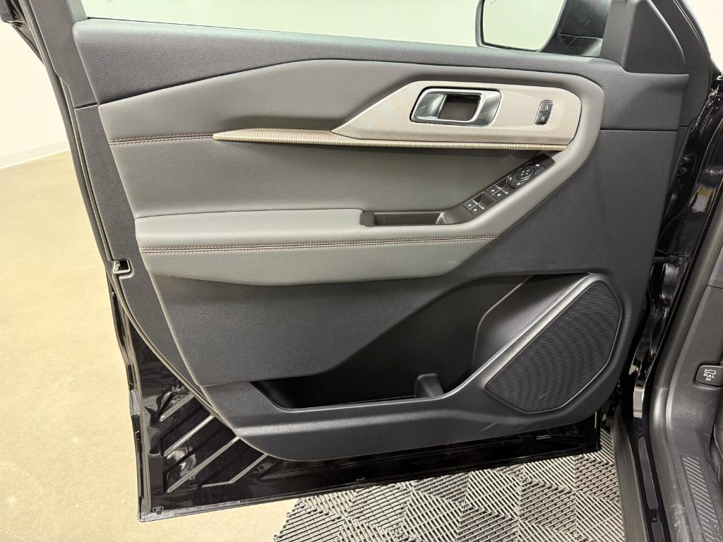 new 2025 Ford Explorer car, priced at $39,279