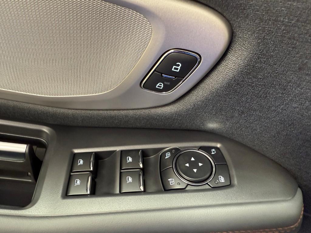 new 2025 Ford Expedition car, priced at $67,880