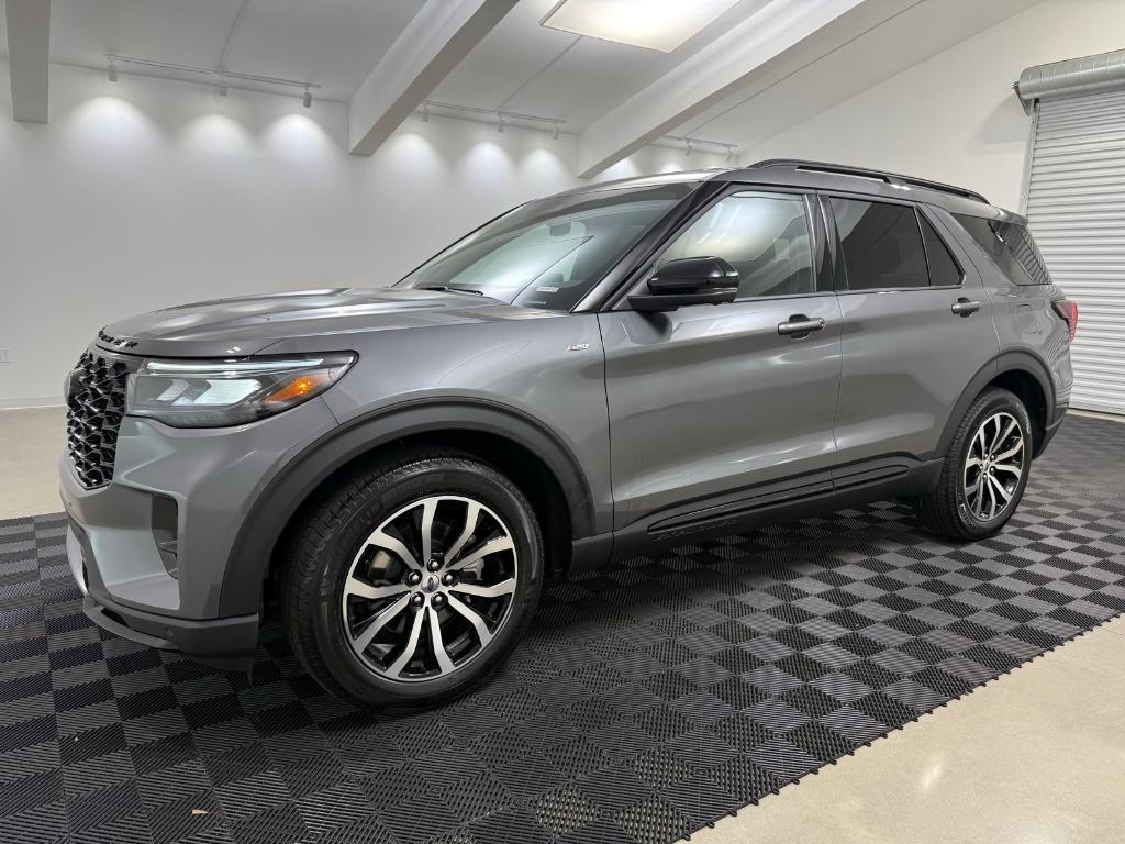 new 2025 Ford Explorer car, priced at $45,328