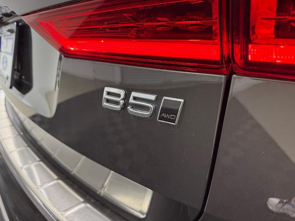 used 2022 Volvo XC60 car, priced at $39,880