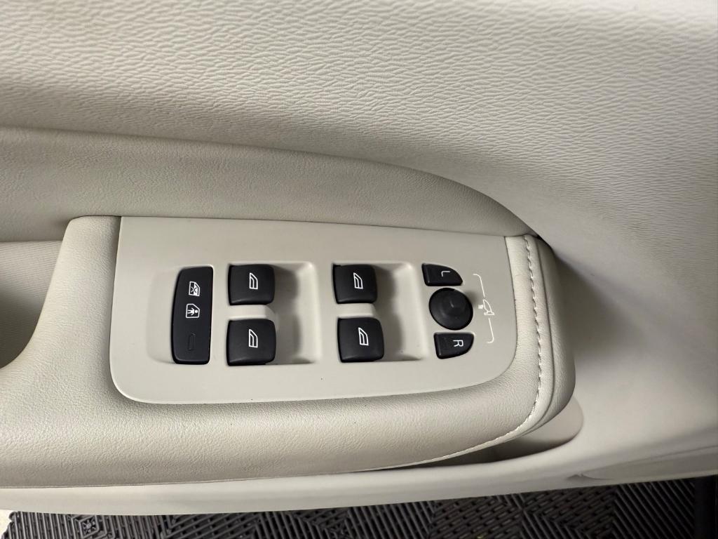 used 2022 Volvo XC60 car, priced at $39,880