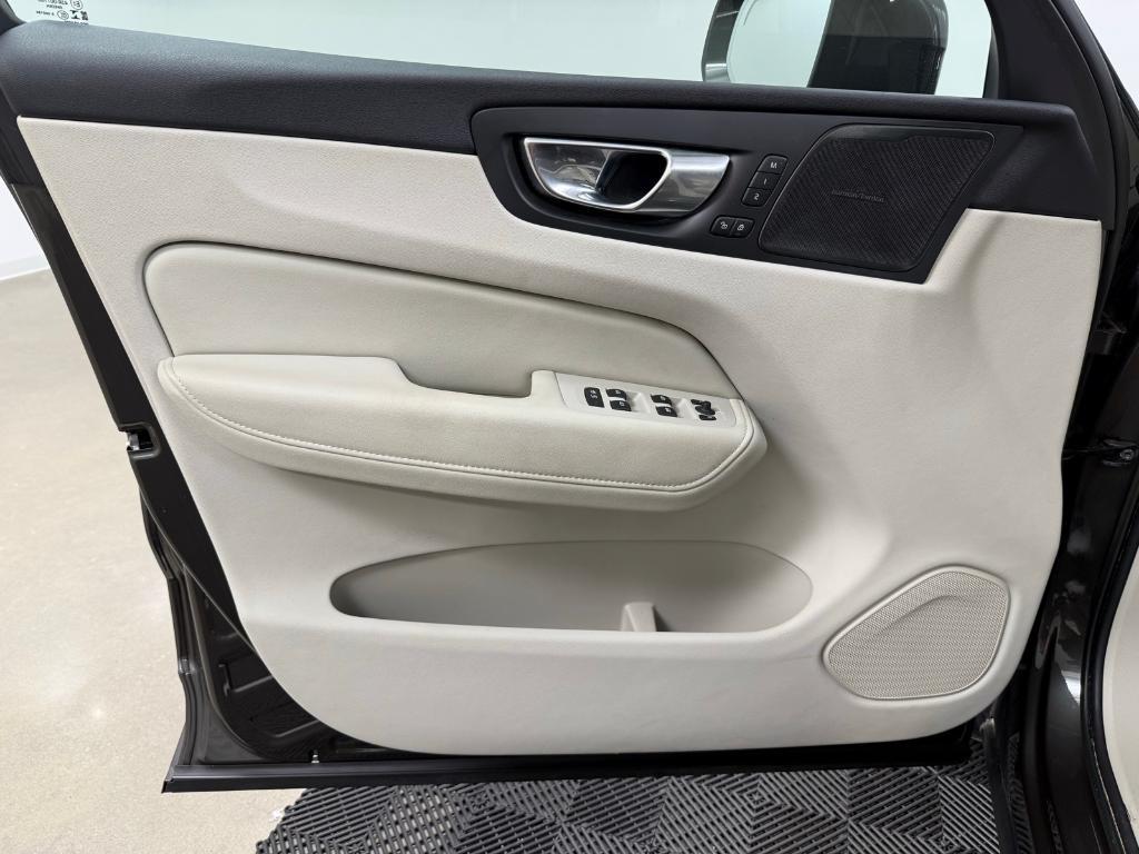 used 2022 Volvo XC60 car, priced at $39,880