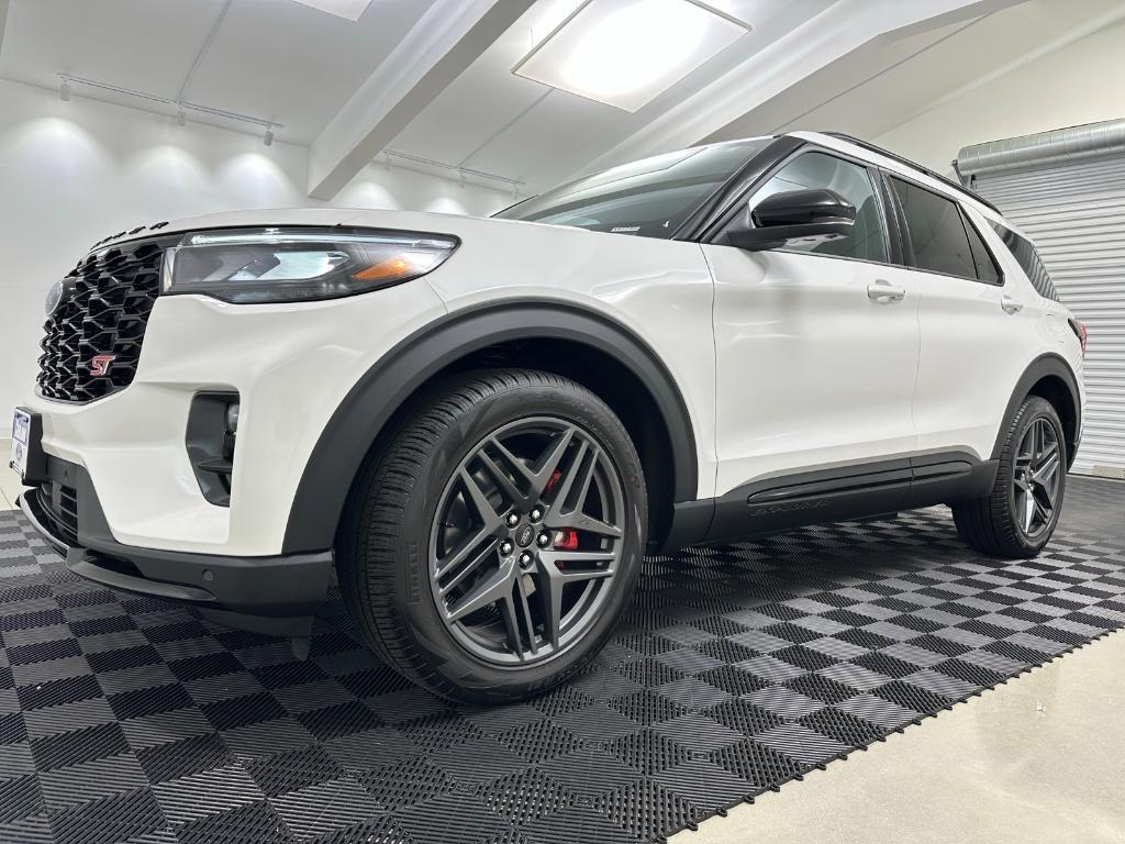 new 2025 Ford Explorer car, priced at $60,525