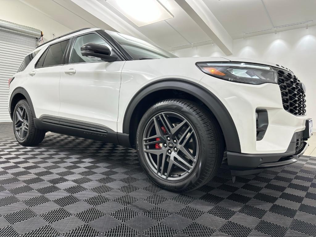 new 2025 Ford Explorer car, priced at $60,525