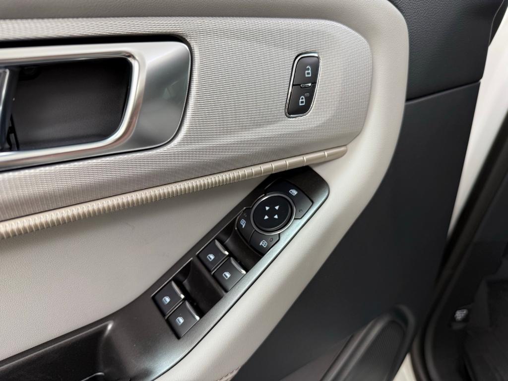 new 2025 Ford Explorer car, priced at $42,651
