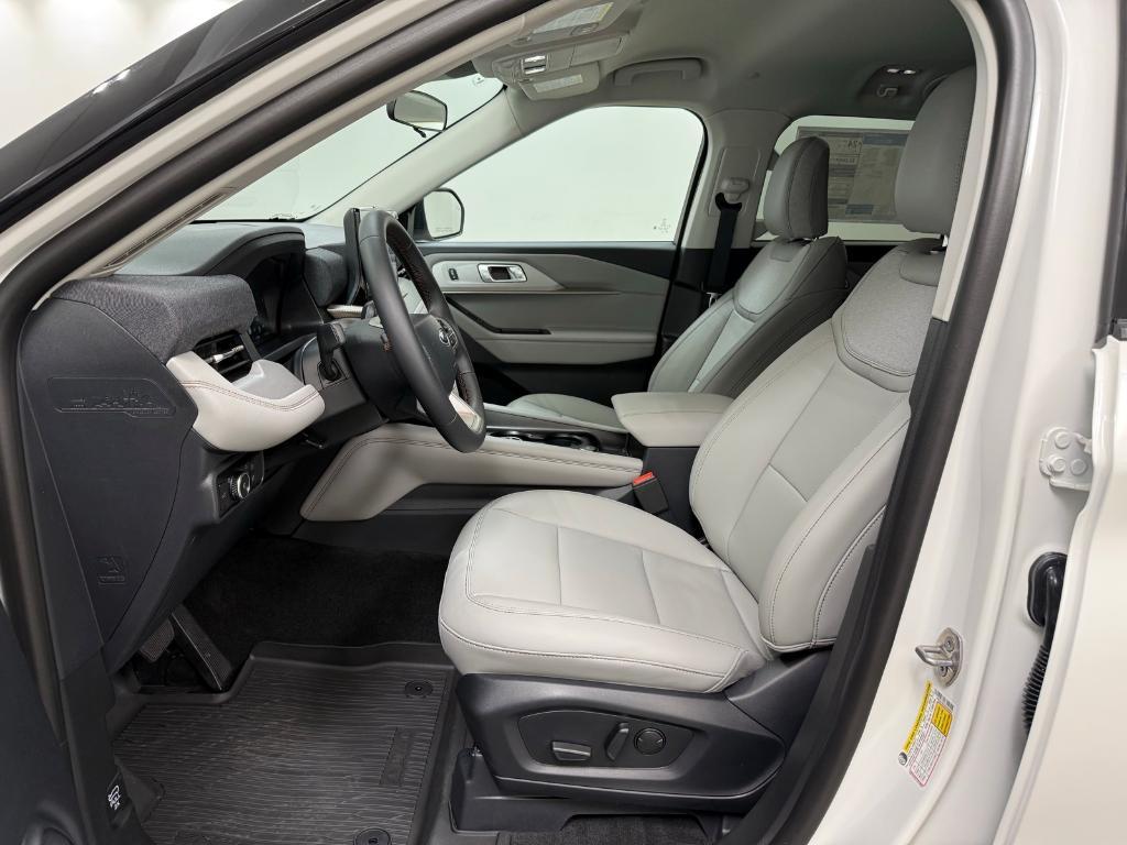 new 2025 Ford Explorer car, priced at $42,651