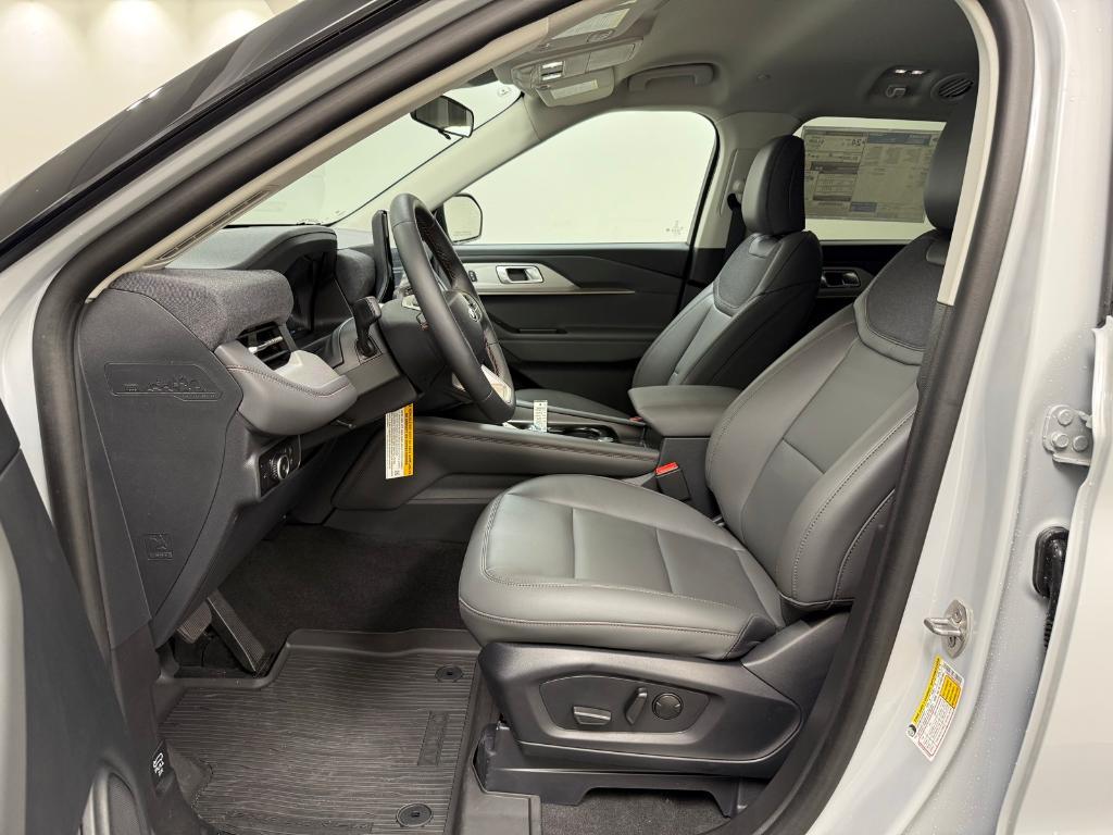 new 2025 Ford Explorer car, priced at $42,586