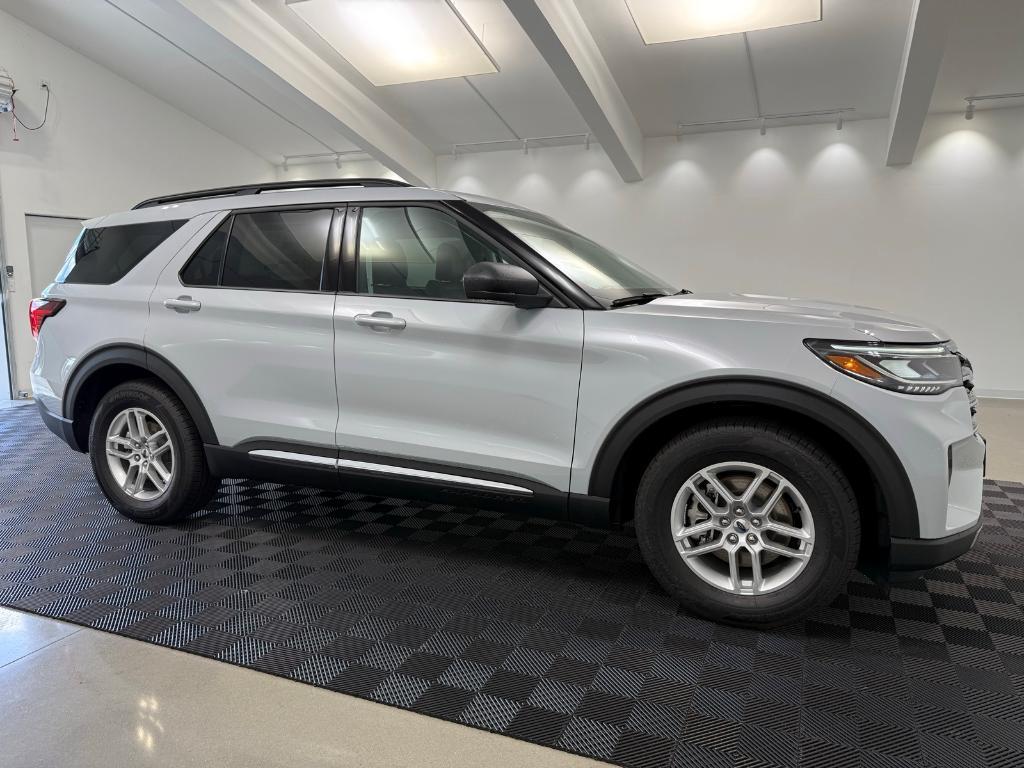 new 2025 Ford Explorer car, priced at $42,586