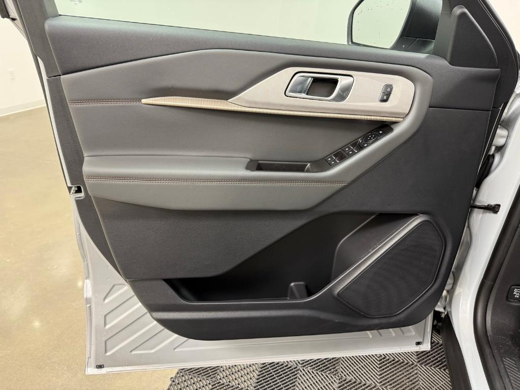 new 2025 Ford Explorer car, priced at $42,586