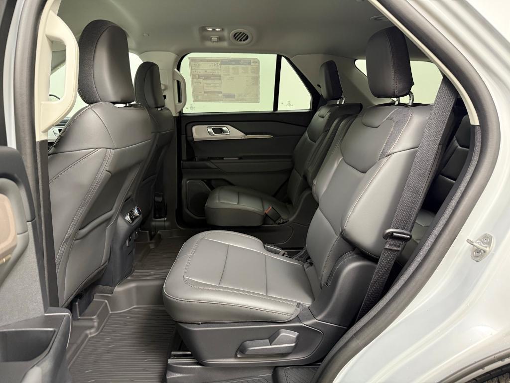 new 2025 Ford Explorer car, priced at $42,586