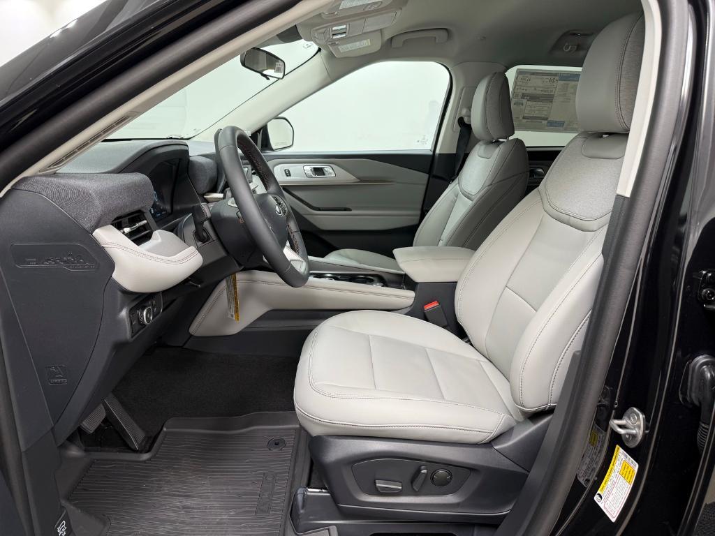 new 2025 Ford Explorer car, priced at $42,586