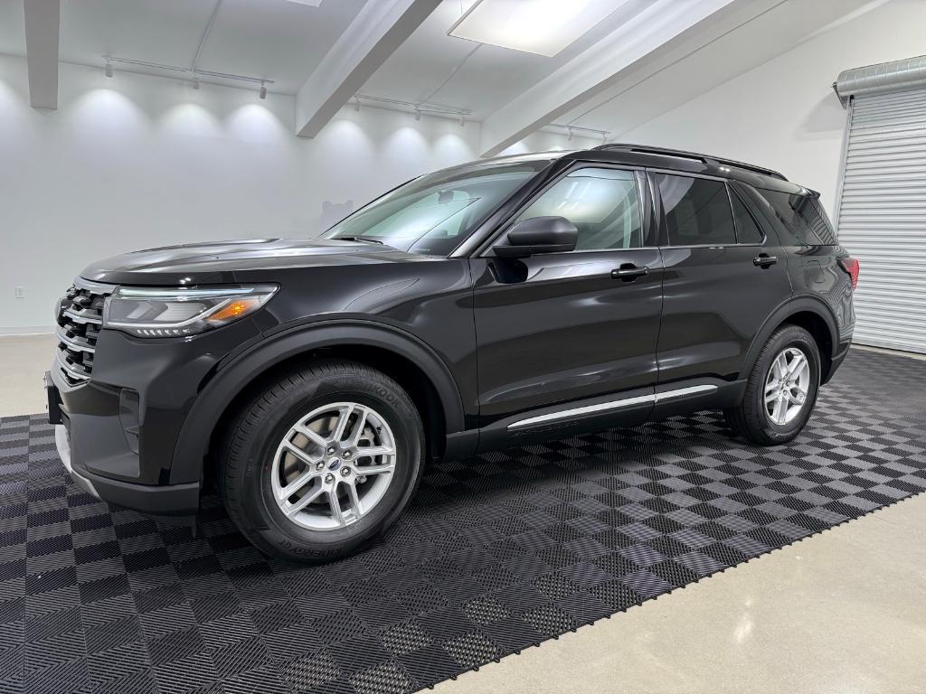 new 2025 Ford Explorer car, priced at $42,586