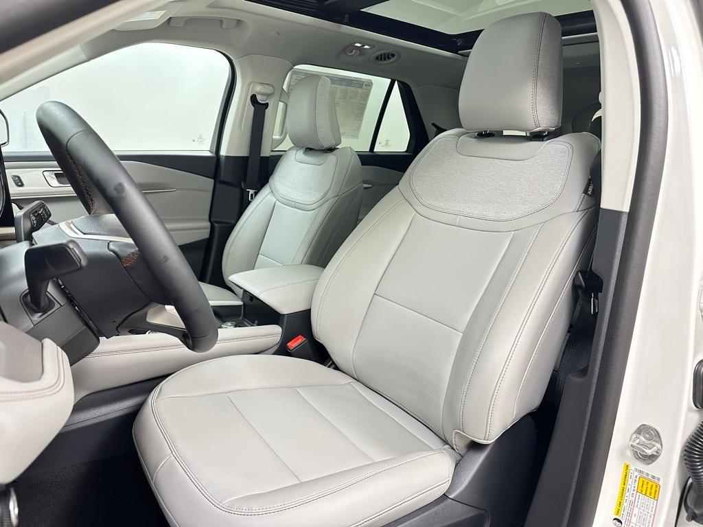 new 2025 Ford Explorer car, priced at $51,400