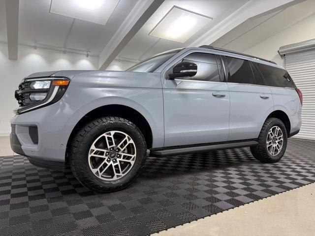 new 2025 Ford Expedition car, priced at $75,080