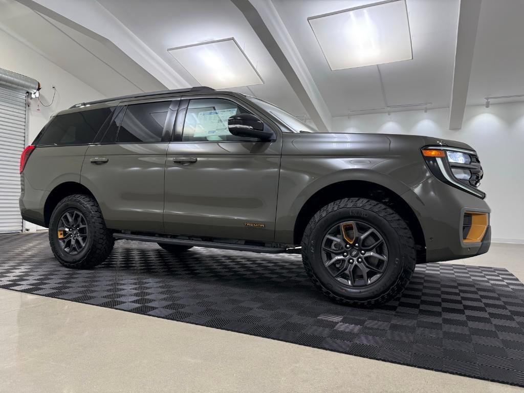 new 2025 Ford Expedition car, priced at $83,025